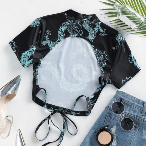 Dragon print mock neck open back tie crop tee - Picture 3 of 3